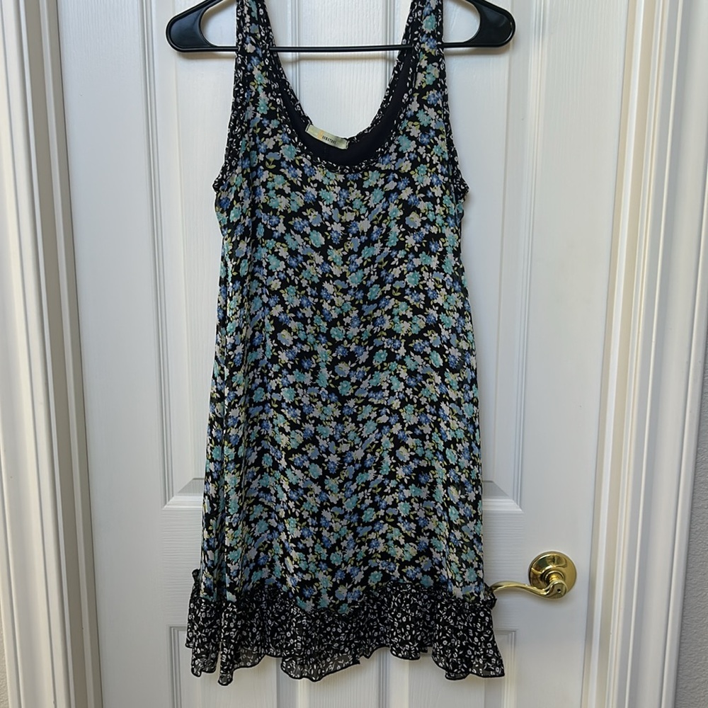 SUPER cute Floral Sleeveless Dress 👗